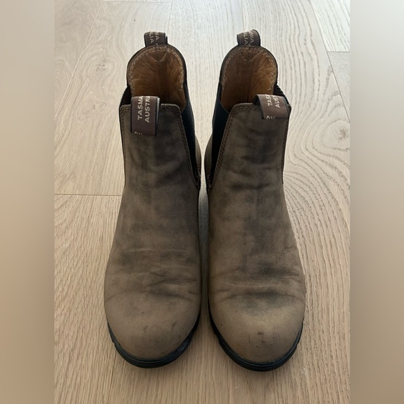 Women’s Blundstone 1677L Heel Series Rustic Brown Boots - Picture 2 of 8